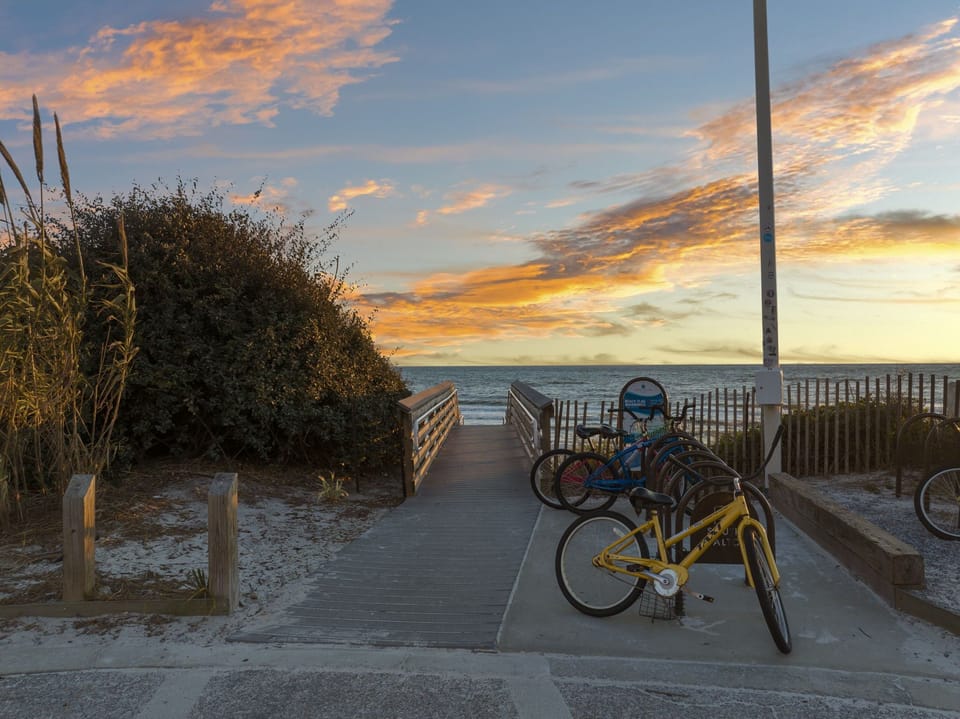 Minutes from Multiple Beach Access Points!