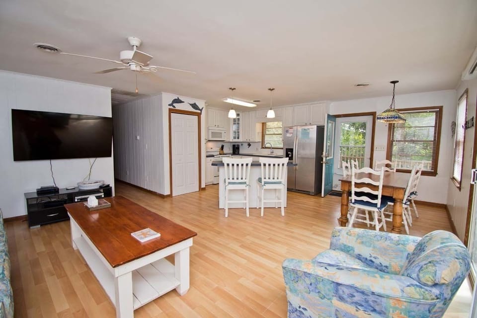 Kitchen / Dining