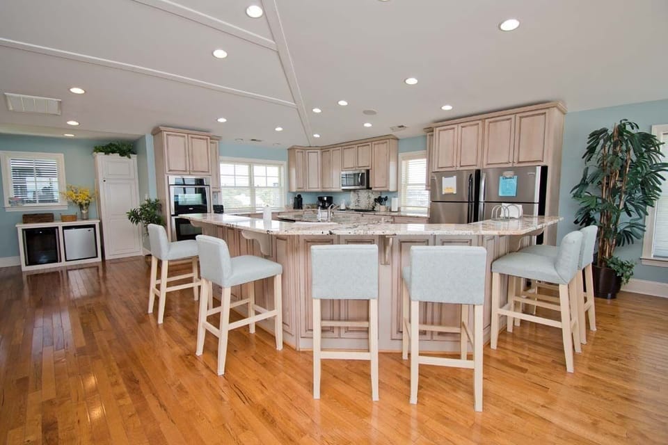 Kitchen has Bar Seating