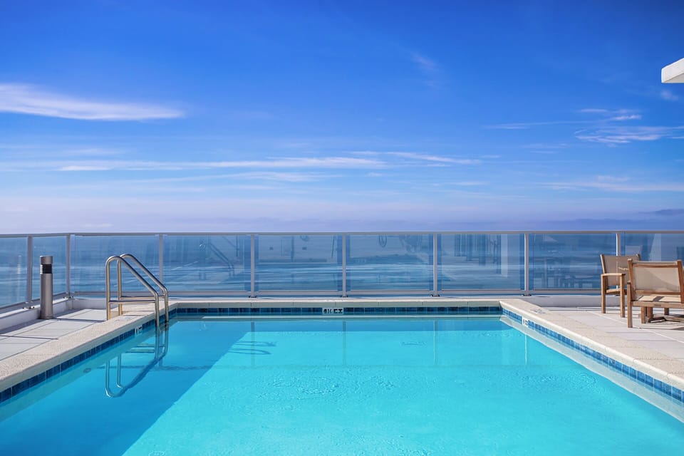 1900 Ninety Eight Infinity Pool