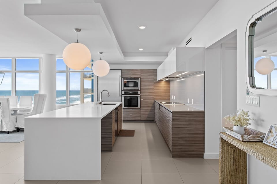 1900 Ninety Eight 802 Kitchen