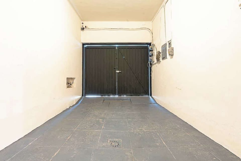 Cochera. | Garage.