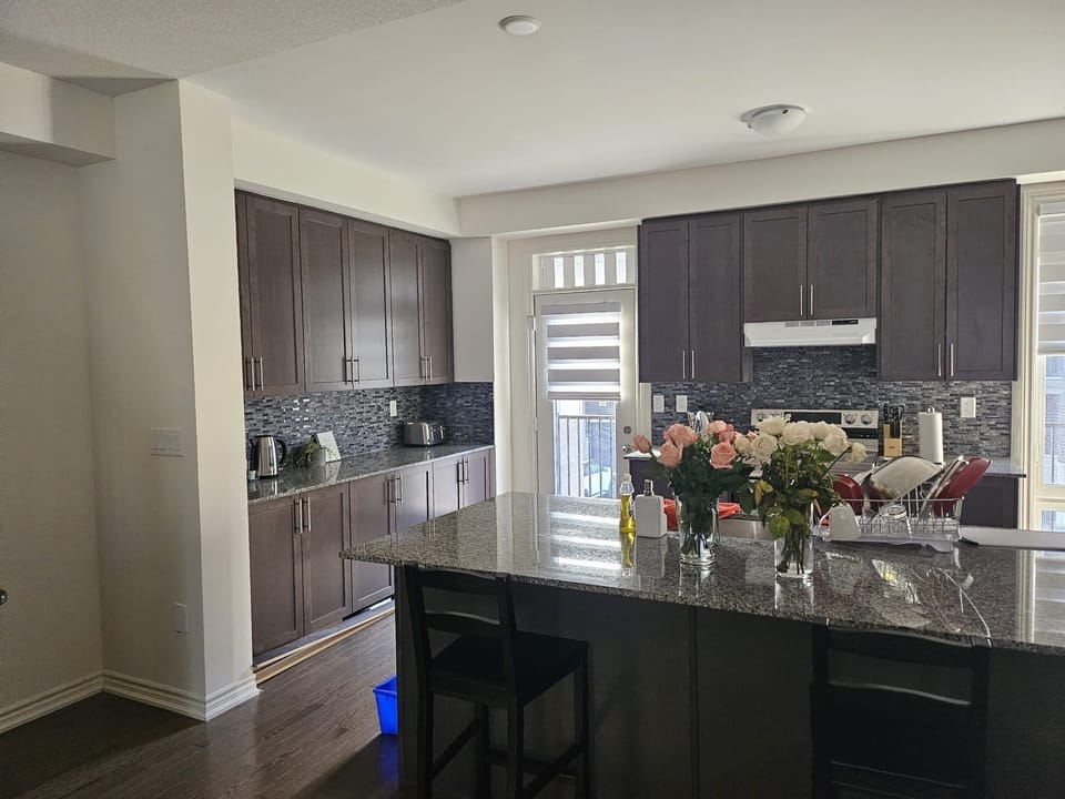 Spacious kitchen 