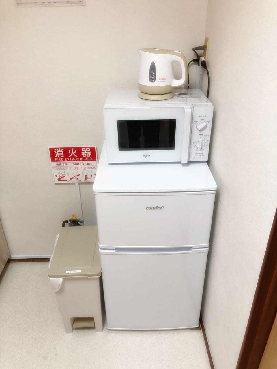 Refrigerator microwave kettle.