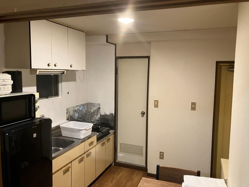 ・[402・Kitchen] You can enjoy cooking comfortably in the spacious kitchen space.
