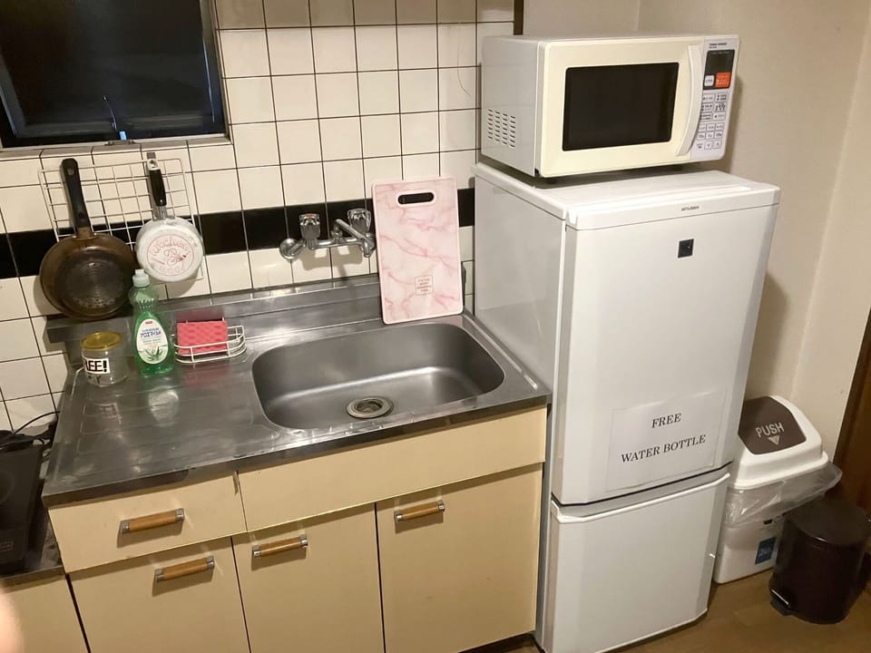 ・[501・Kitchen equipment] Free drinking water is provided in the refrigerator.