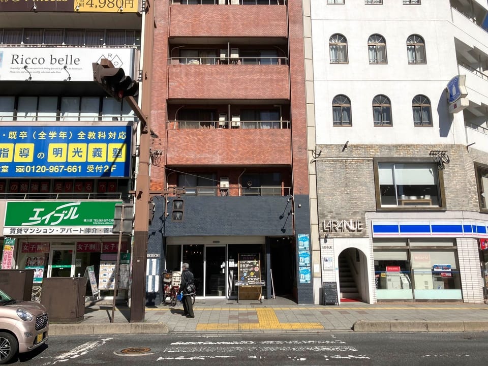 ・ [Appearance] Accessible from the location facing the main street in front of the station ◎ There are plenty of convenience stores and restaurants in the surrounding area