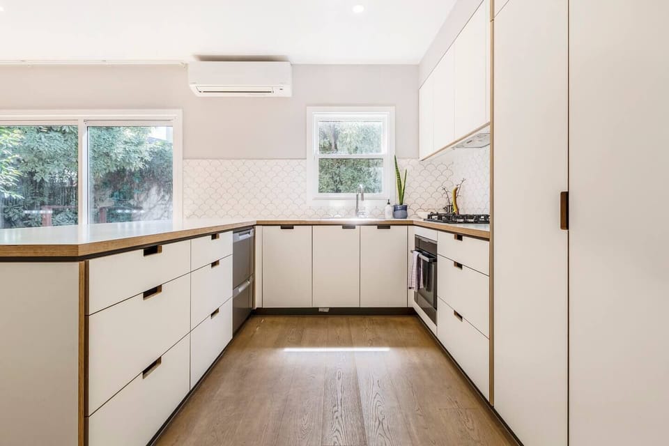 When you’re not dining out, you’ll find all you need in the modern, stylish kitchen to prepare meals at home, plus a dishwasher for easy clean-up.
