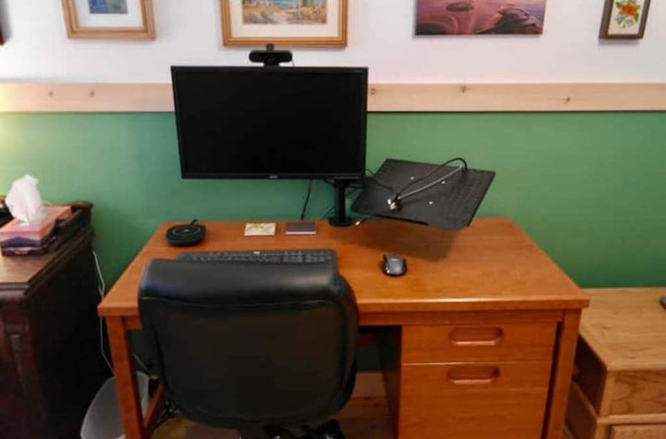 Danaview: Keyboard/mouse, HDMI monitor, and Starlink internet. 