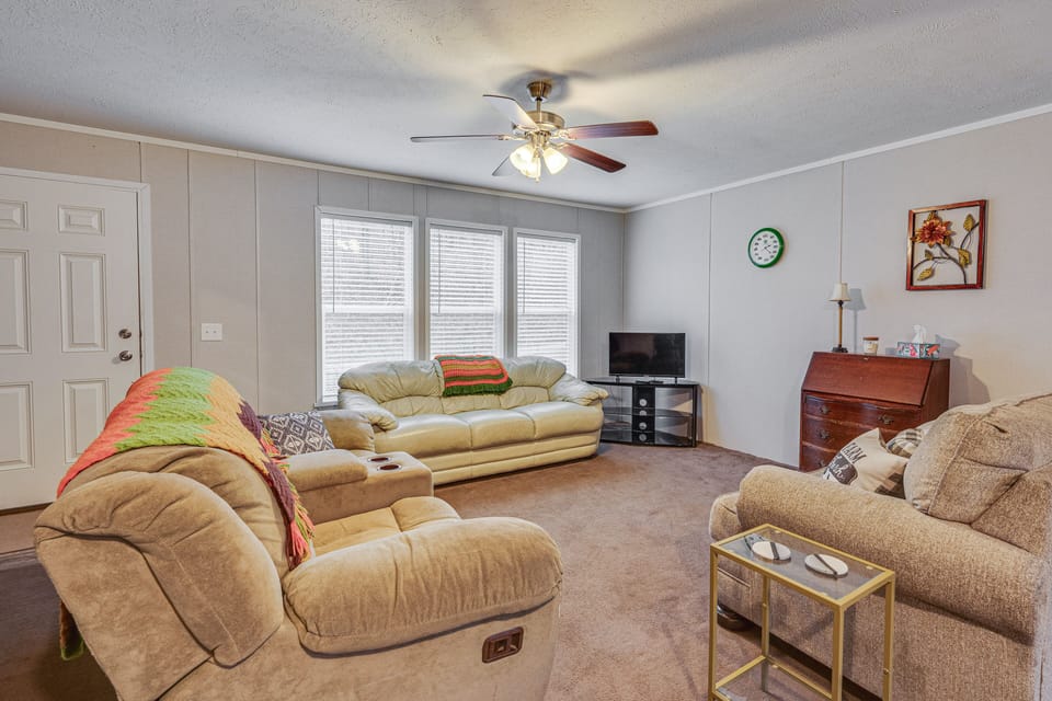 Laurelville Vacation Rental | 3BR | 2BA | 1,500 Sq Ft | 3 Steps for Entry