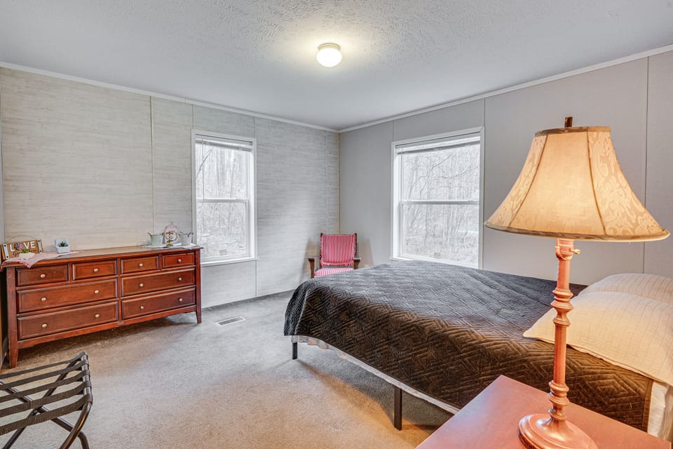 Bedroom 1 | Queen Bed | En-Suite Bathroom