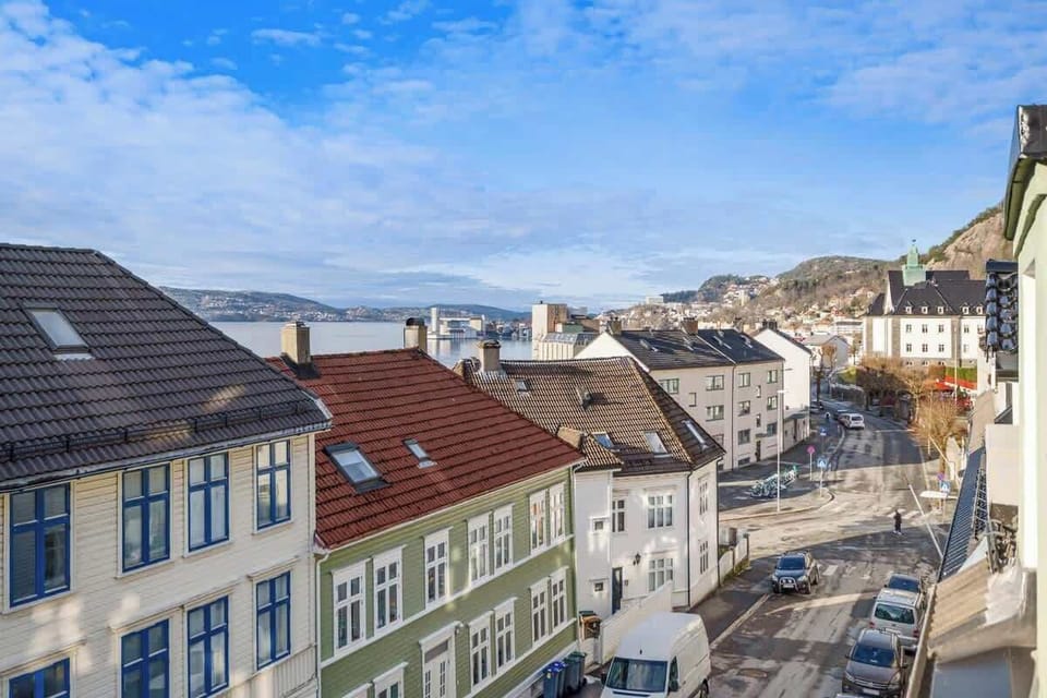 Beautiful Sandviken - just a stone's throw away from the city center!