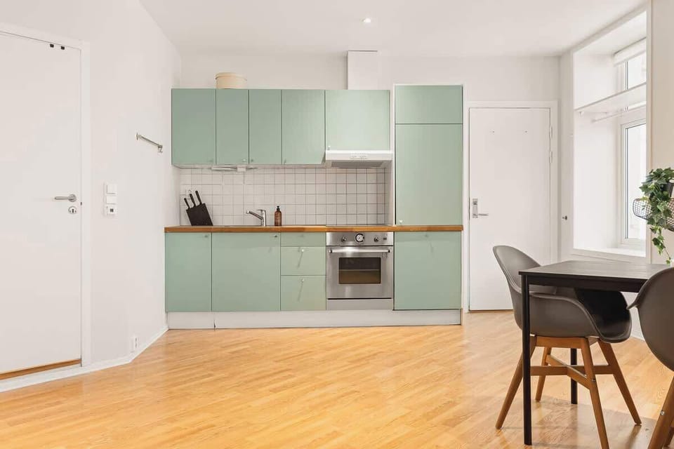 Yes, the kitchen is not the biggest itself. BUT at least you are able to dance`n dine!?
