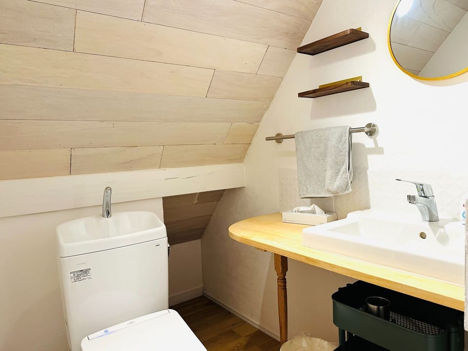 Master bedroom - toilet