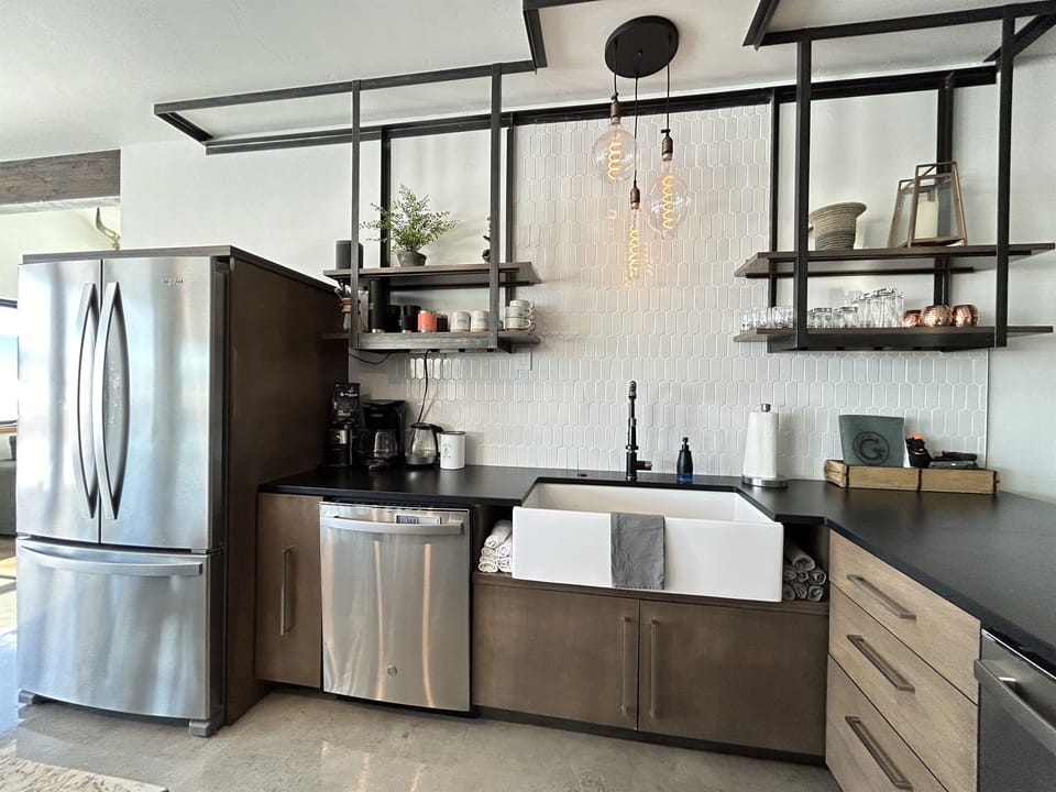 Main house: Gourmet kitchen