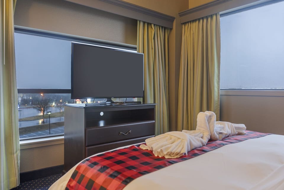Bedroom - Cable TV