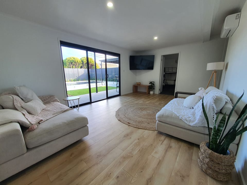 2nd Living Area In Guest Wing