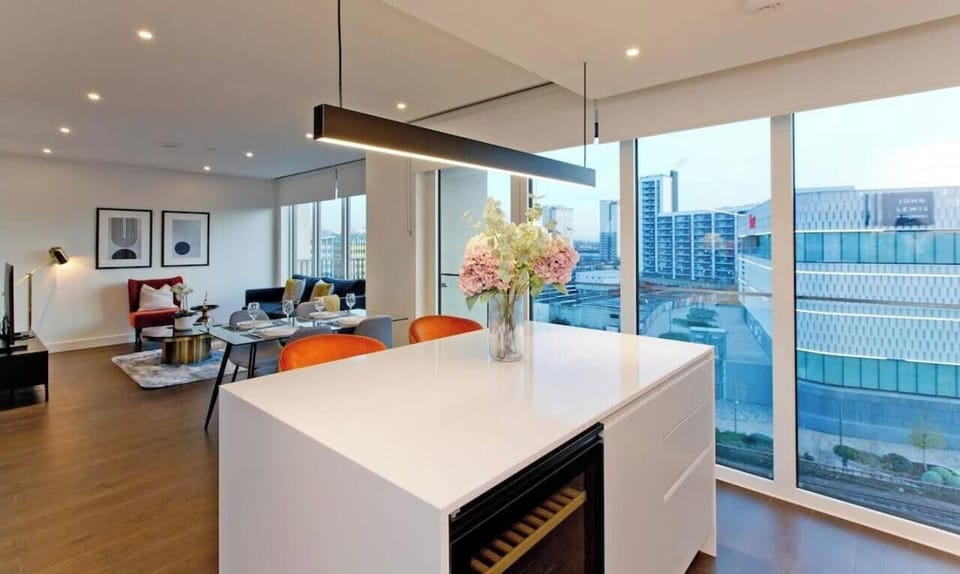 Minimalist Designs for a Timeless Dining Room