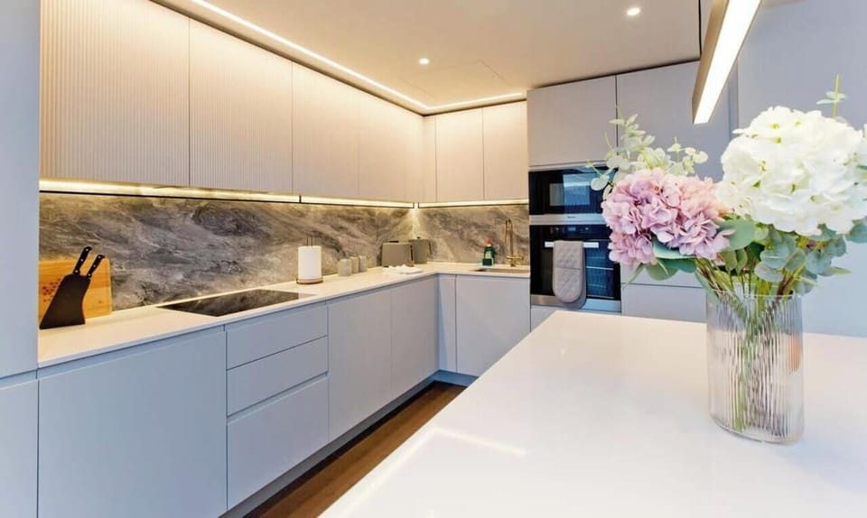 Bright and Bold Accents for a Vibrant Kitchen