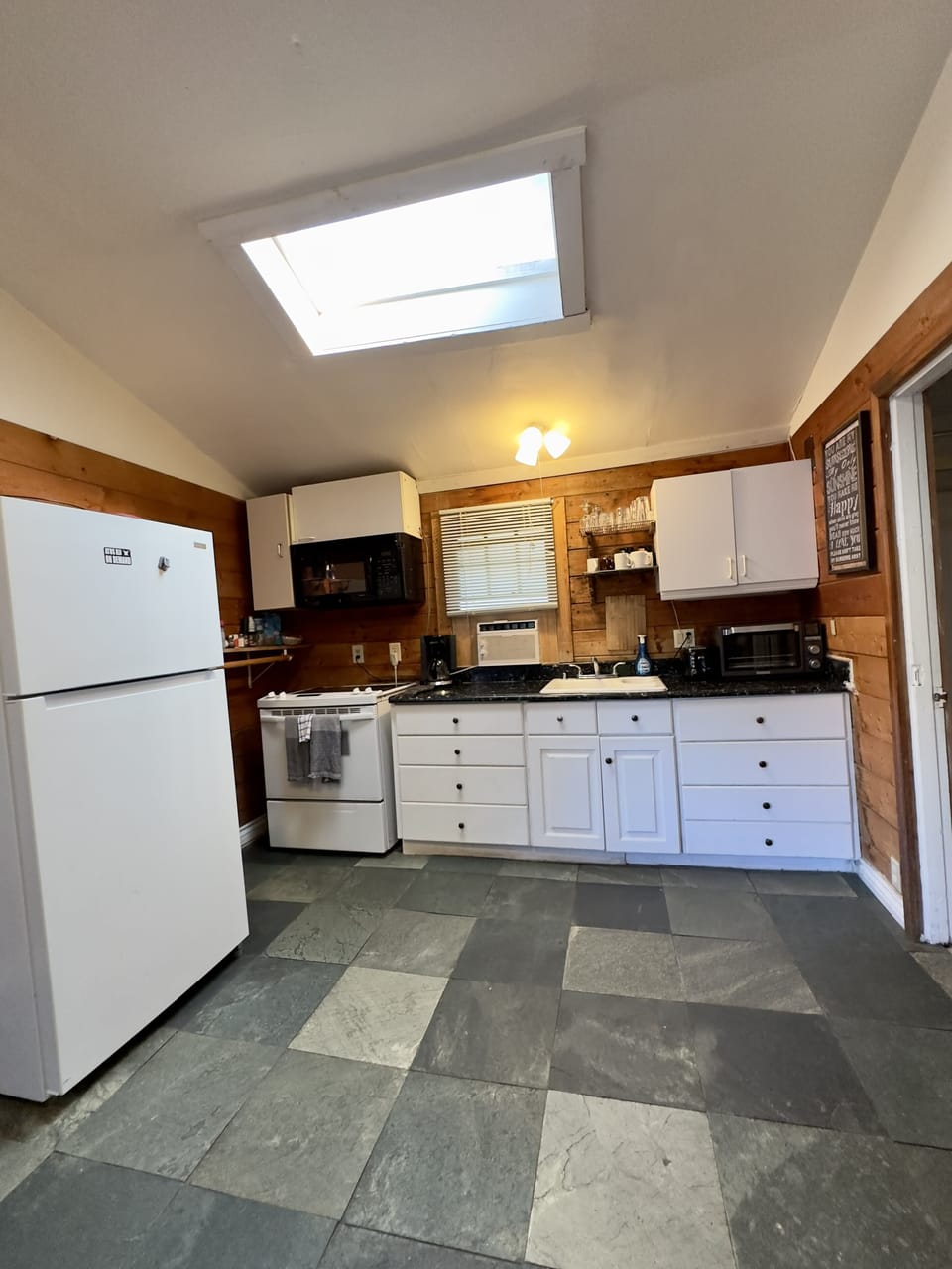 Full kitchen
