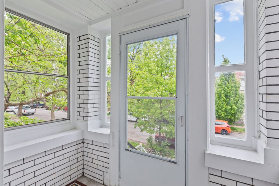 Enclosed Front Entry