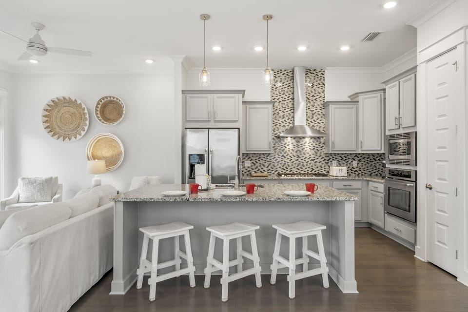 Kitchen with Breakfast Bar