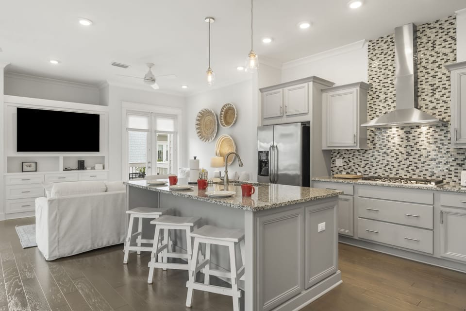 Kitchen with Breakfast Bar