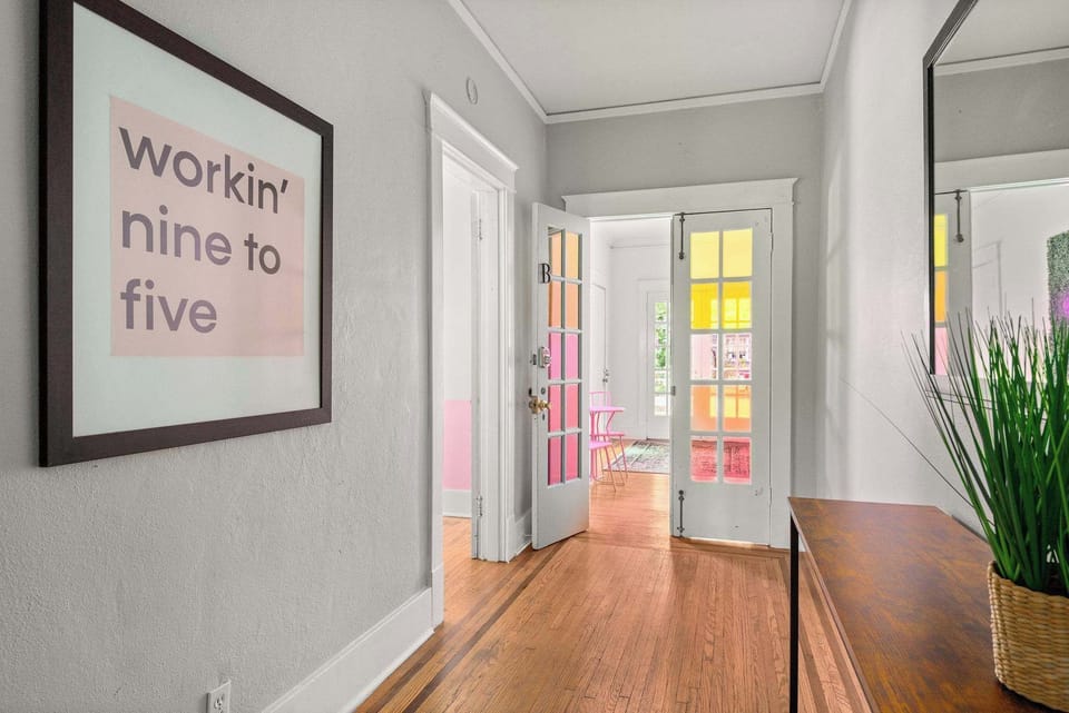Clocking out never felt this stylish… even in a shared entry. Welcome home.

Enrty (Unit B)