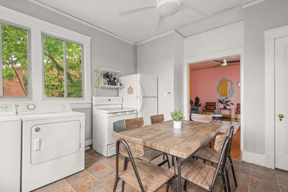 Meals taste better here—vintage vibes, bright colors, and all the essentials.