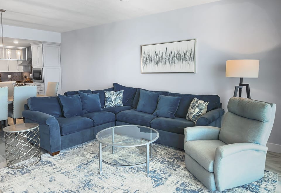 Blu 606 Living Room