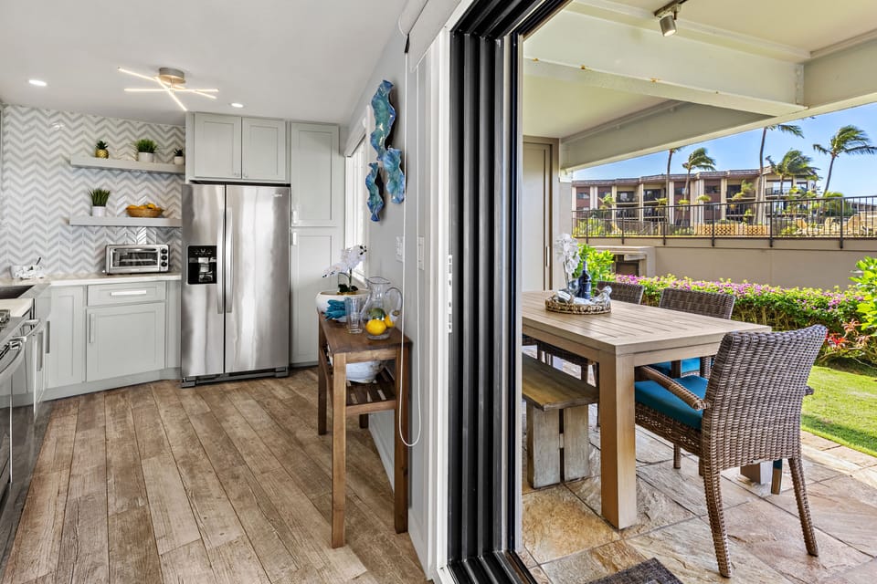 Adjustable window blinds