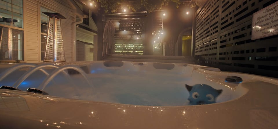 Indoor spa tub