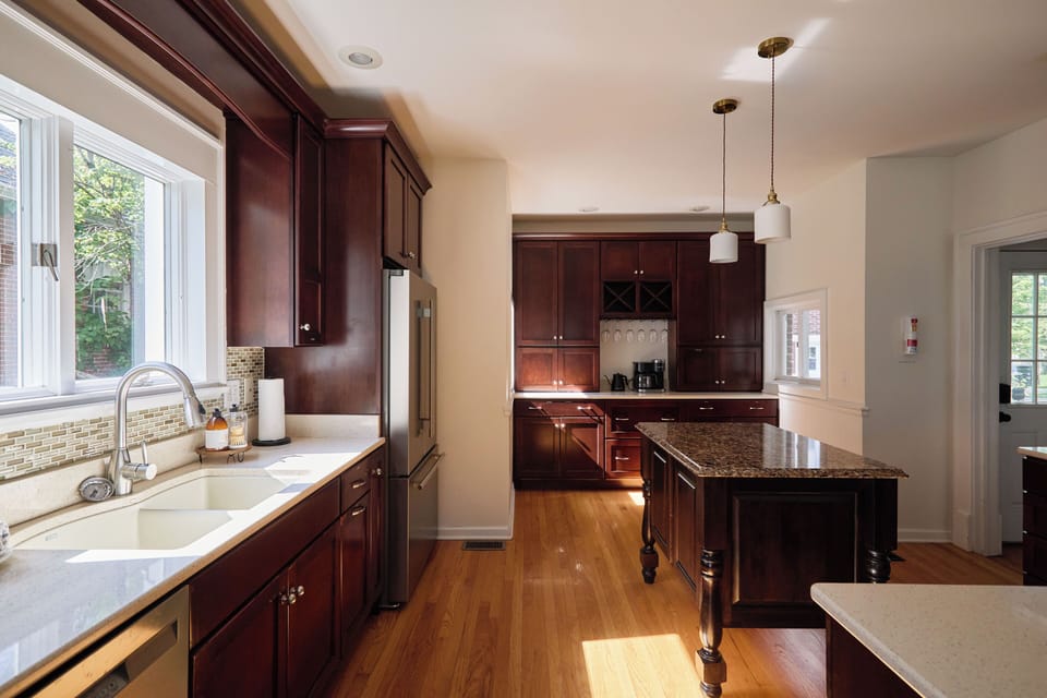 Expansive kitchen