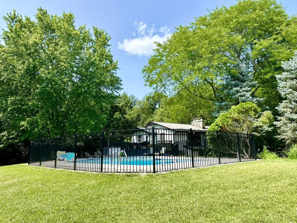 Pool and back deck are fully fenced in