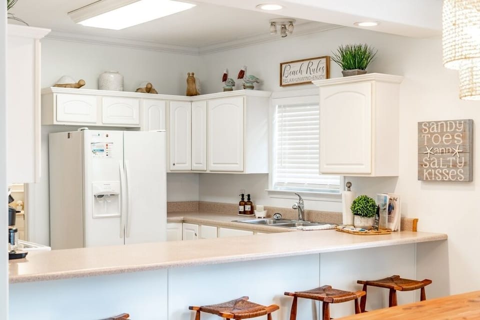 Fully equipped kitchen with ample counter space.