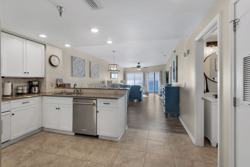 Entry/Kitchen