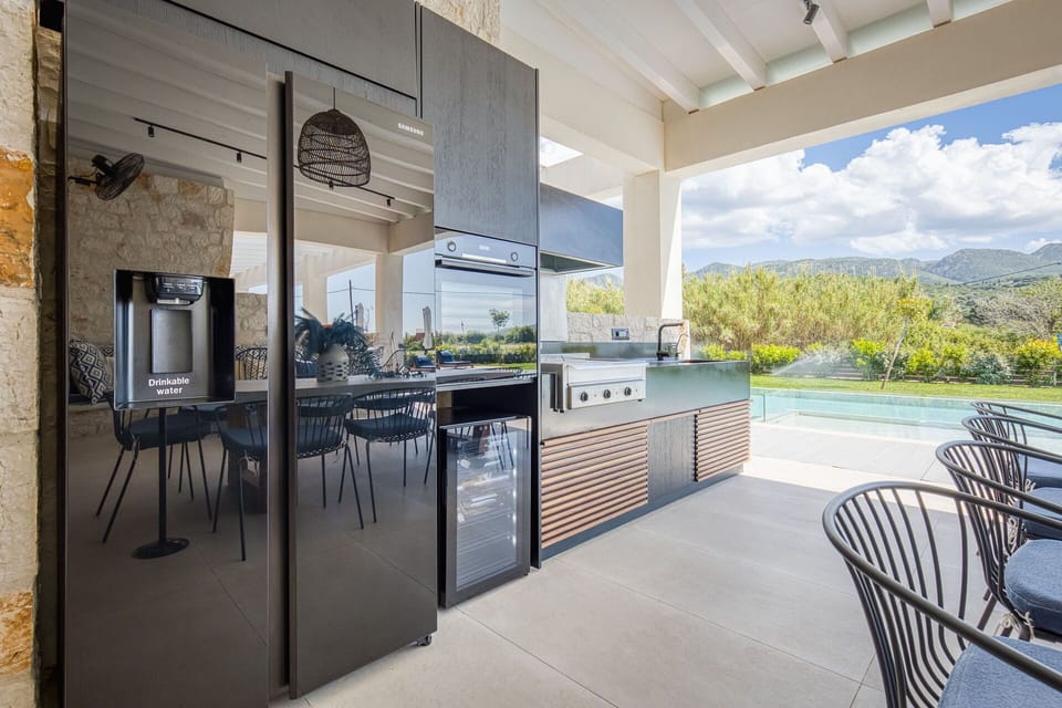 Balcony / Terrace / Patio, Building Exterior, Outdoor, Pool