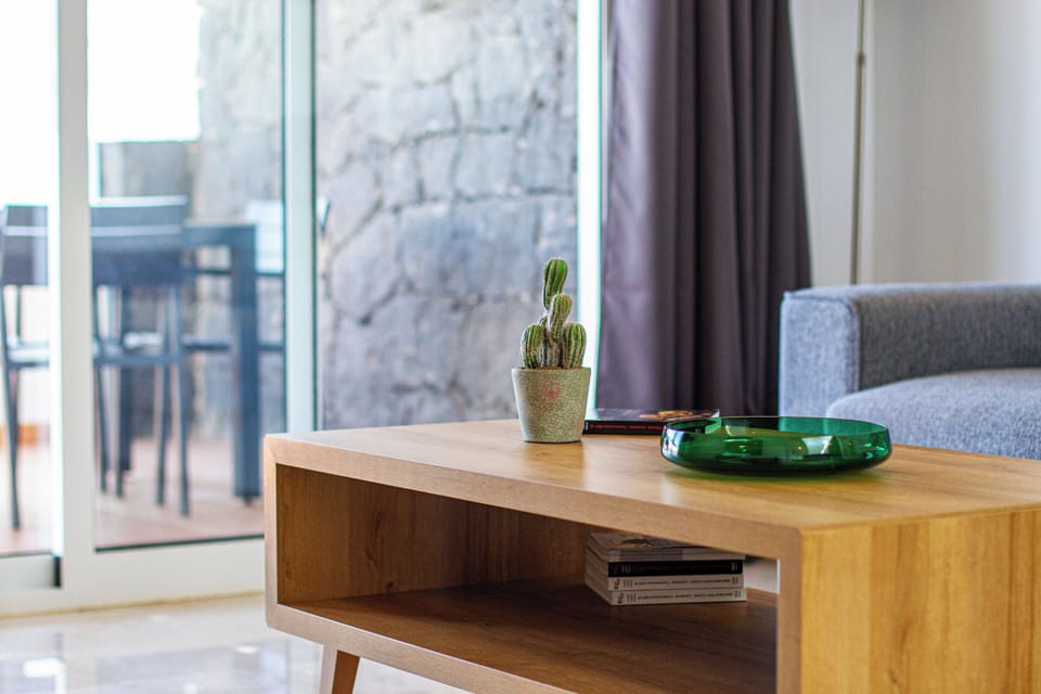 Mesa central del salón.