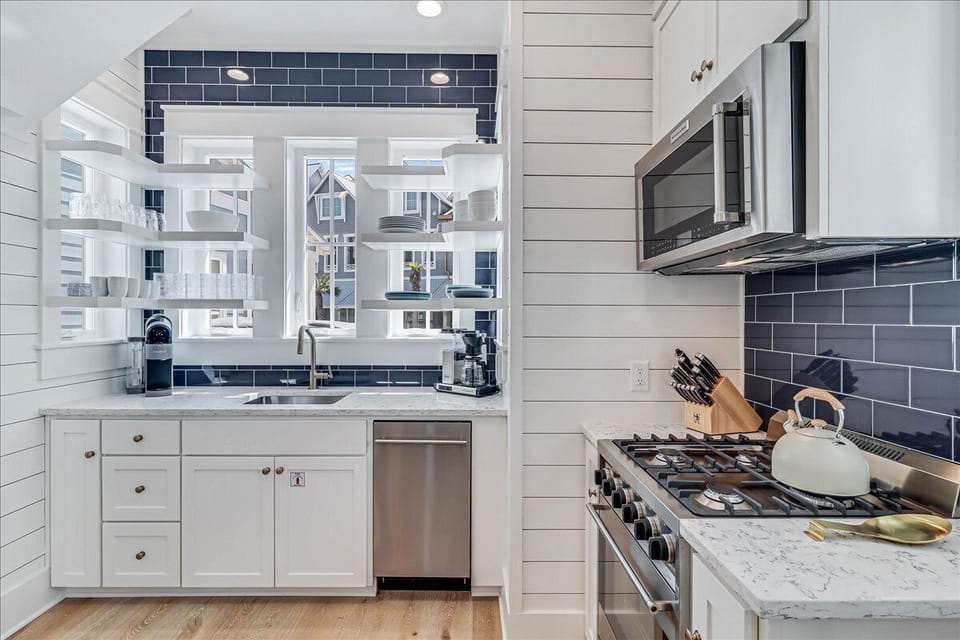 Kitchen, 2nd Floor