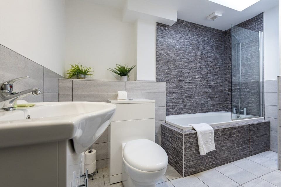 Fleet Nightlife I, Liverpool - Host & Stay