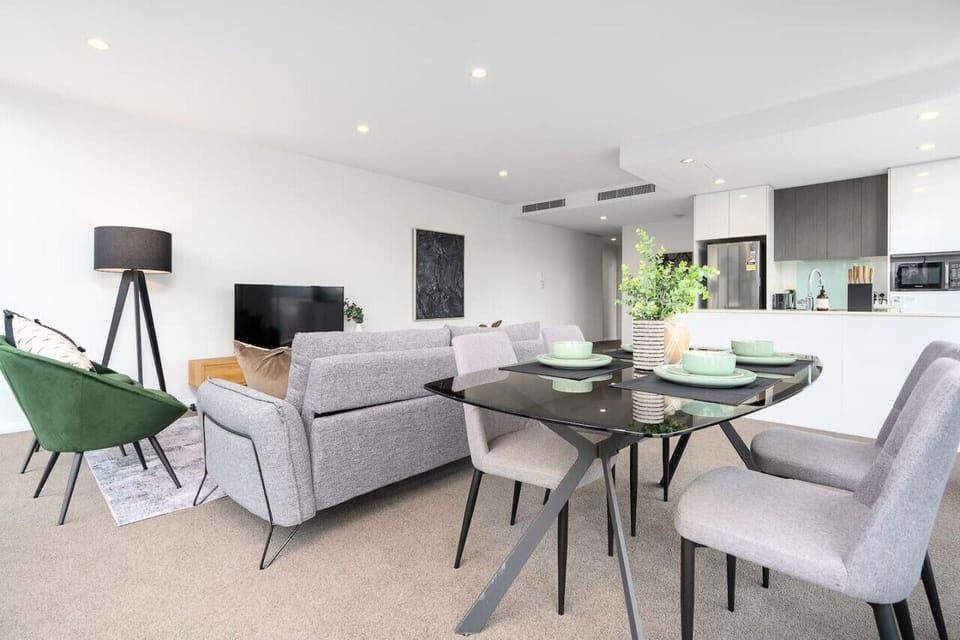 Enjoy meals in comfort with a stylish 4-seater dining table that’s perfect for entertaining or intimate dinners.