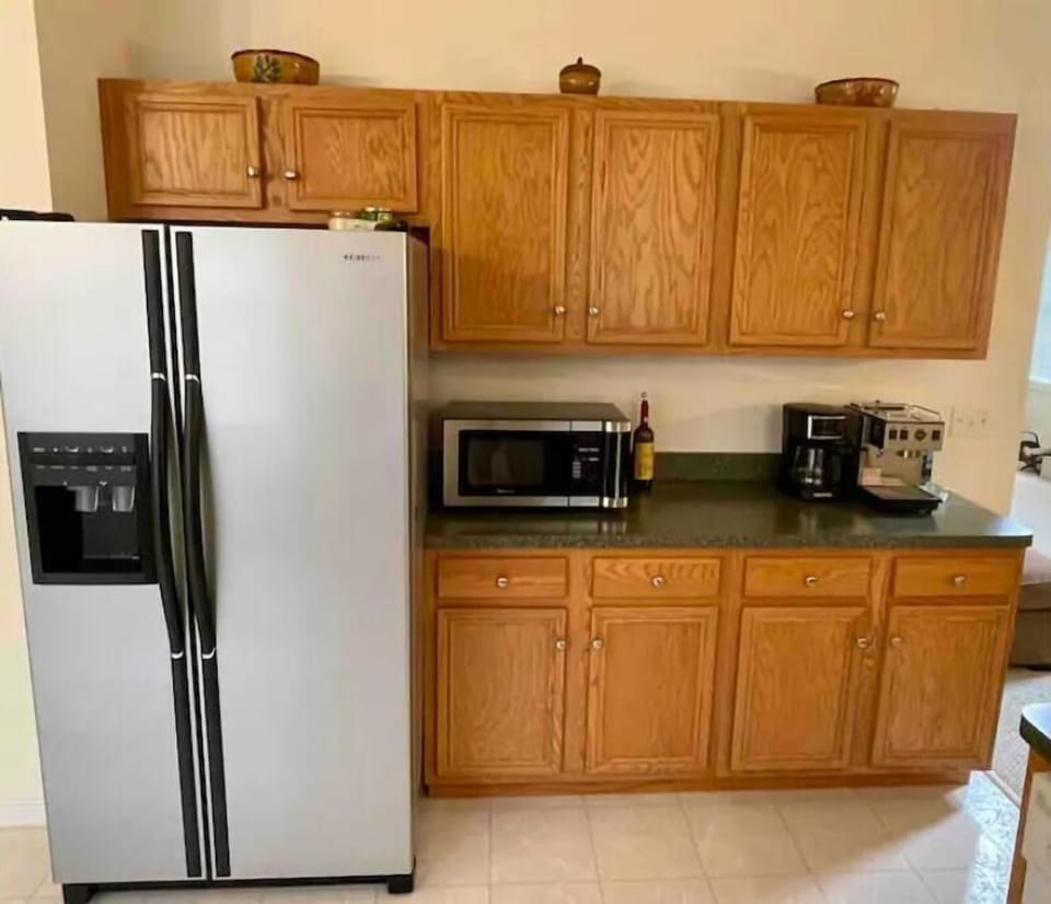 Kitchen (Refrigerator, Microwave, Coffee/Espresso Maker) 