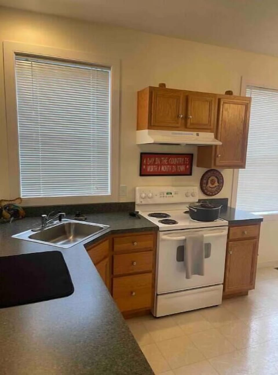 Kitchen (Dishwasher, Stove/Oven)