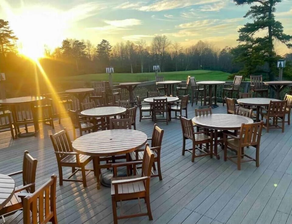 Clubhouse (Outdoor Dining)