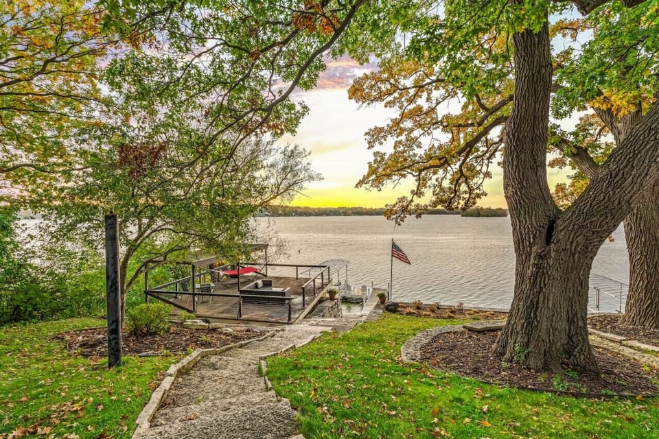 Natural Step walkway down to the water
