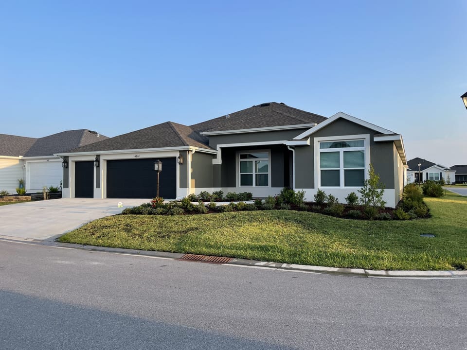 Corner lot with extended lanai
