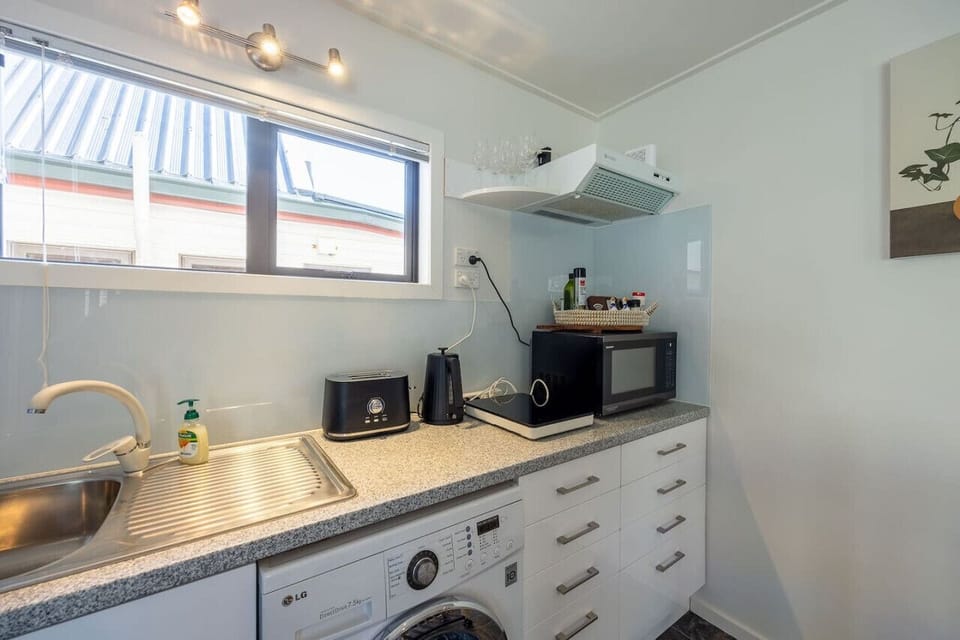 Kitchenette equipped for a comfortable stay