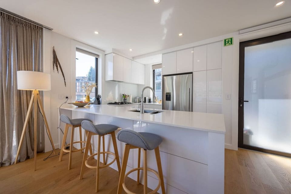 Enjoy the fully equipped kitchen