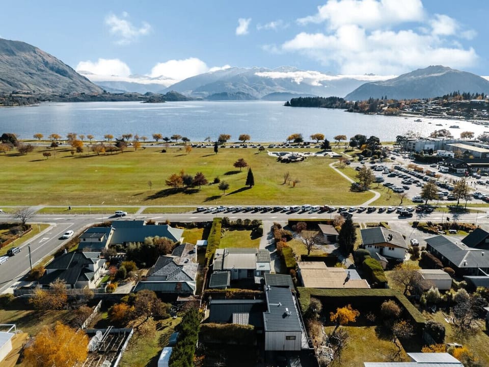 Easy walking distance to the lake and shops