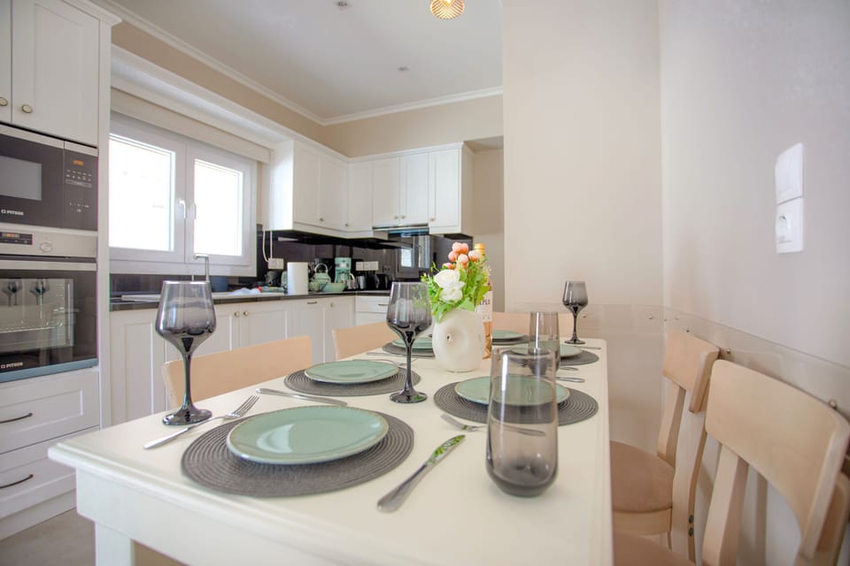 Dining and kitchen area
